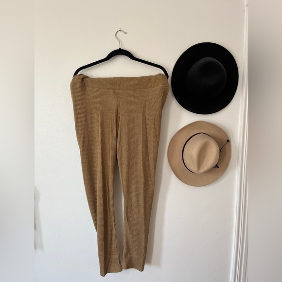 Old Navy Ribbed Maternity Lounge Pants - Picture 2 of 4